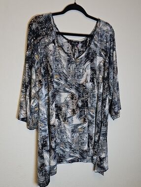 NWOT Brittany Black Abstract V-Neck Tunic Asymmetrical Side Length Fits XL - 3XL